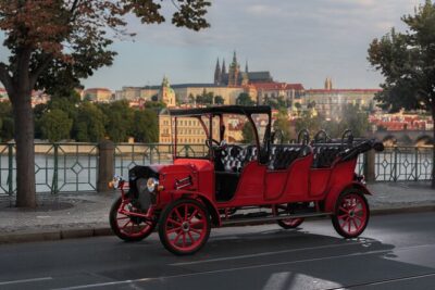 1 hour Old timer Convertible Prague Sightseeing Tour - Price, private car, and pickup: what you’re really paying for