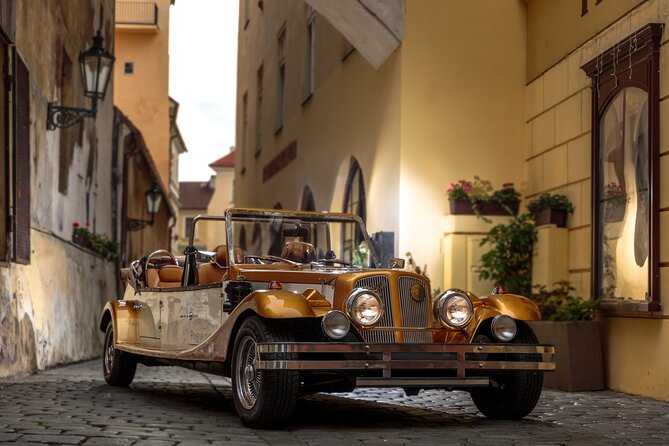 1 hour Old timer Convertible Prague Sightseeing Tour - Who should book this Prague old-car highlight tour?