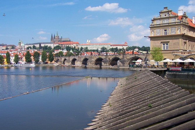 1 hour Prague Panoramic Vltava River sightseeing Cruise - Timing for Photos: Where to Stand and When to Look Up