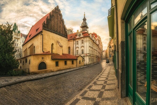 2-Hour Old Town and Jewish Quarter Tour in Prague - Staroměstské náměstí: why Prague’s main square matters