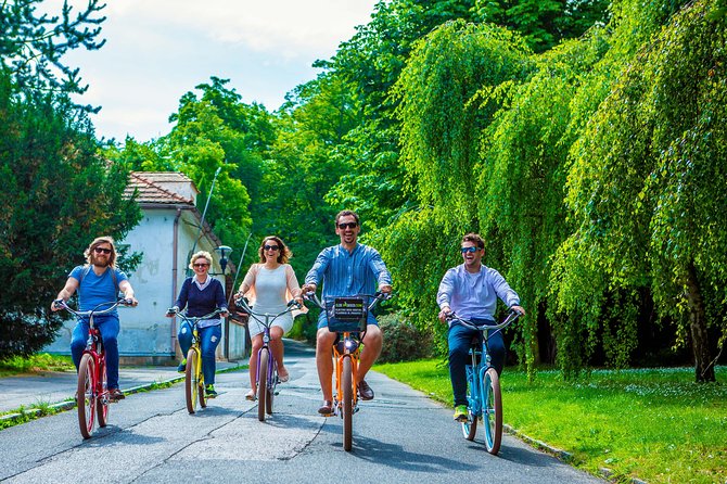 7 BEST VIEWS - PRAGUE eBIKE TOUR - Starting near Malá Strana with a clear setup