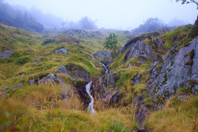Adventure Trip to highest Czech Mountain: Enjoy hiking tour - Summiting Sněžka: cable car comfort vs. hiking effort