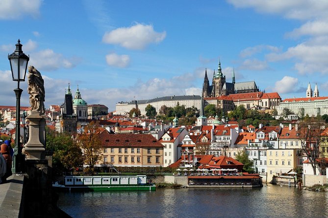 Best of Prague Private Walking Tour (Left and Right Riverbank) - Lennonova zeď: A Communist-Era Tribute That Refuses to Fade