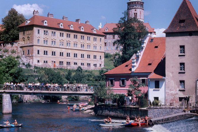 Cesky Krumlov One Day Trip from Prague by bus - Prague to Český Krumlov by bus: meeting point and ride reality
