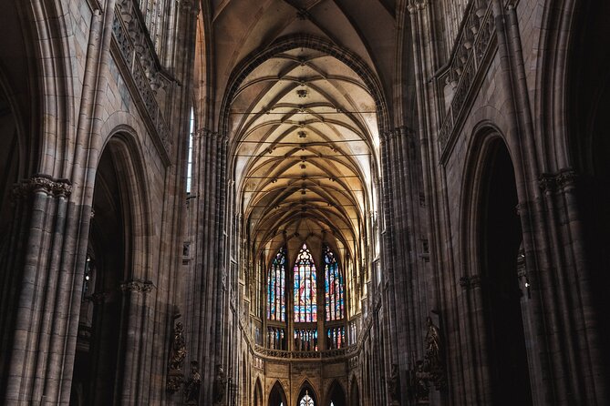 Classic Prague Castle Tour, Strahov Monastery & Castle District - Prague Castle: the gate, the courtyards, and the “why”
