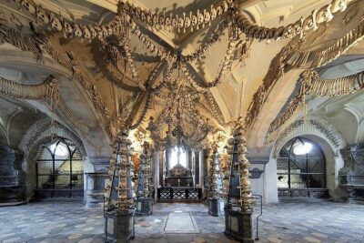 Day Trip to Kutná Hora by train from Prague - Starting Point at Praha hlavní nádraží: Meet, Board, Go