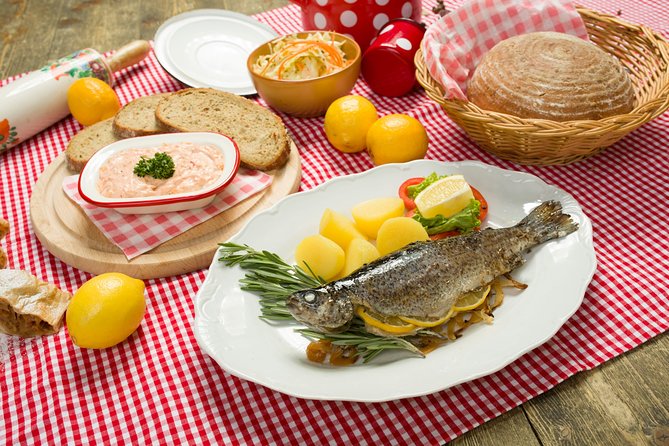 Folklore Dinner with Unlimited Drinks 4course Menu - Practical Tips to Make the Night Better