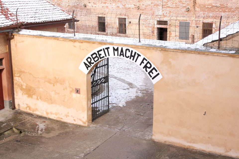 From Prague: All-inclusive Bus Tour to Terezin Memorial - Getting to the start: the Pařížská Street yellow kiosk