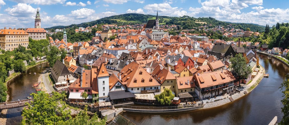 From Prague: Český Krumlov Full-Day Tour with Pickup - Guides make or break this kind of day trip