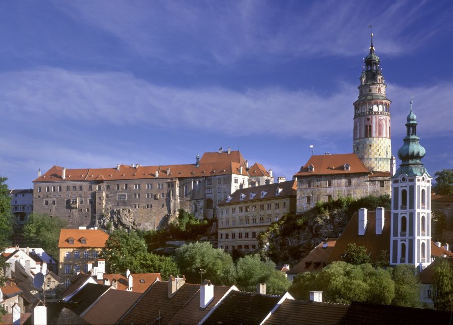 From Prague: Full-Day Český Krumlov Tour with Lunch - The guided walk: Rožmberk power and what to notice as you stroll