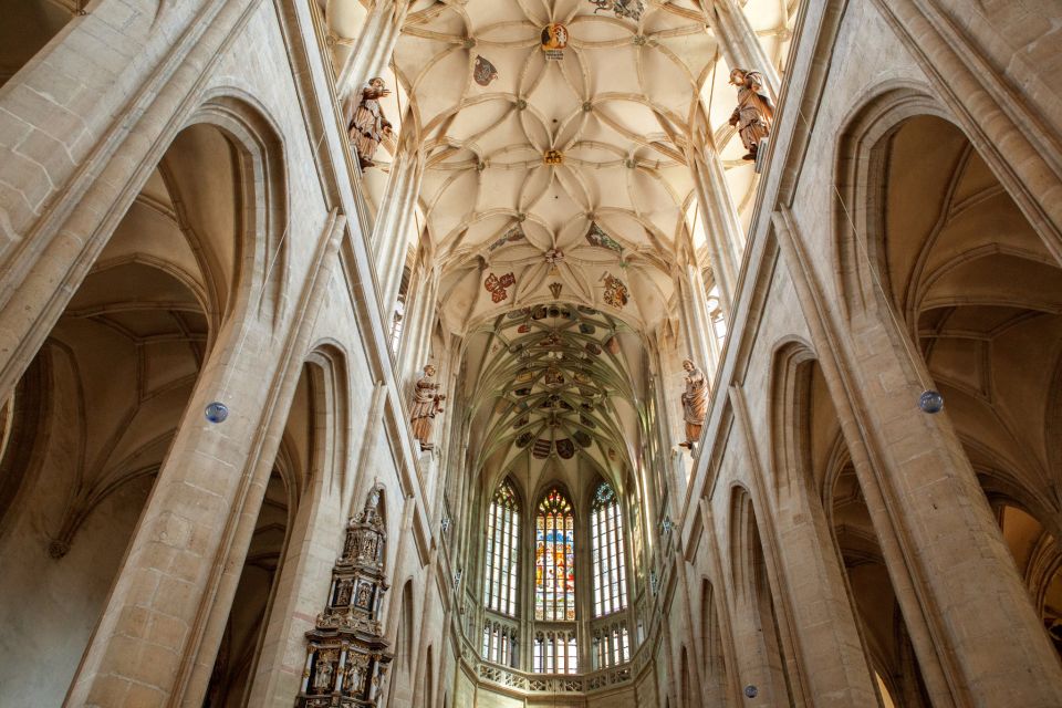 From Prague: Kutna Hora UNESCO Site Tour with Bone Chapel - Meeting in Prague: Českých drah and the “red umbrella” trick