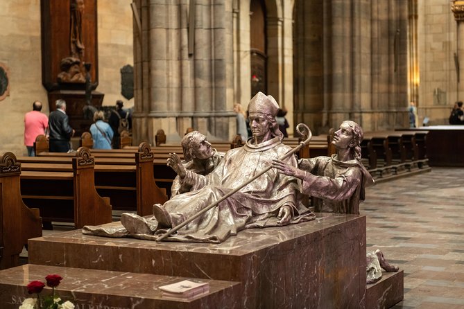 Full-Day Prague Tour with Prague Castle, Lunch and Vltava Cruise - Short Stops That Matter: Loreta Praha, Hradčany, and St. Vitus Quick Looks