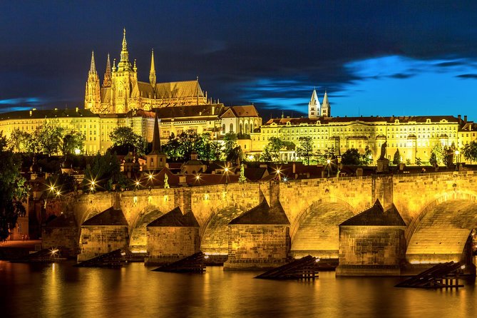 Grand Tour of Prague "among history, legends and curiosities" (NO ENGLISH) - Prague Castle courtyards and St. Vitus free areas