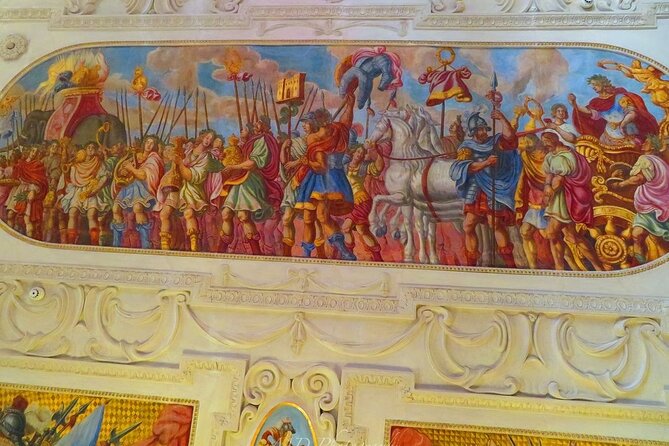 Lobkowicz Palace Concert in Prague Ticket - Dress code and comfort: formal rules vs real-life behavior