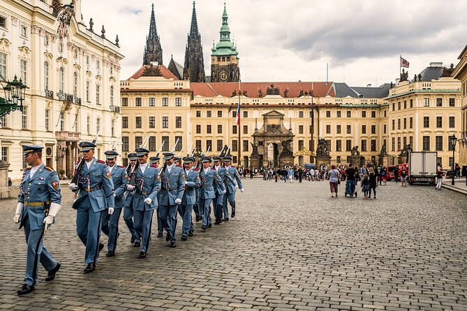 Prague: 1-Hour Castle Tour With Fast-GET Admission Ticket - Meeting at Pohořelec: finding your guide fast