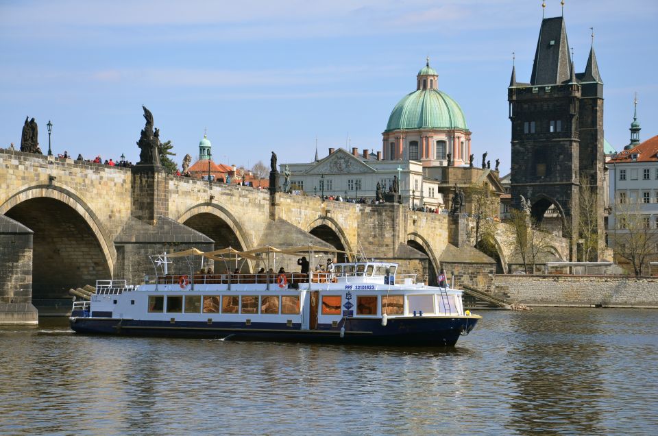 Prague: 2-Hour Lunch Cruise on the Vltava River - Why a 2-Hour Prague Lunch Cruise Fits Most Days
