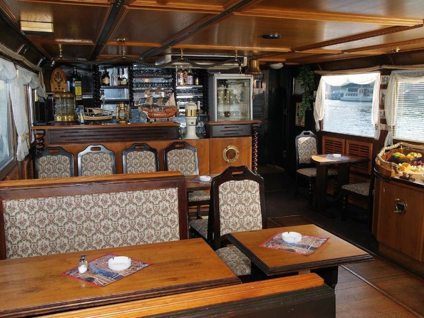 Prague: 2-Hour Lunch Cruise on the Vltava River - Service, Pace, and Comfort: The Stuff That Matters