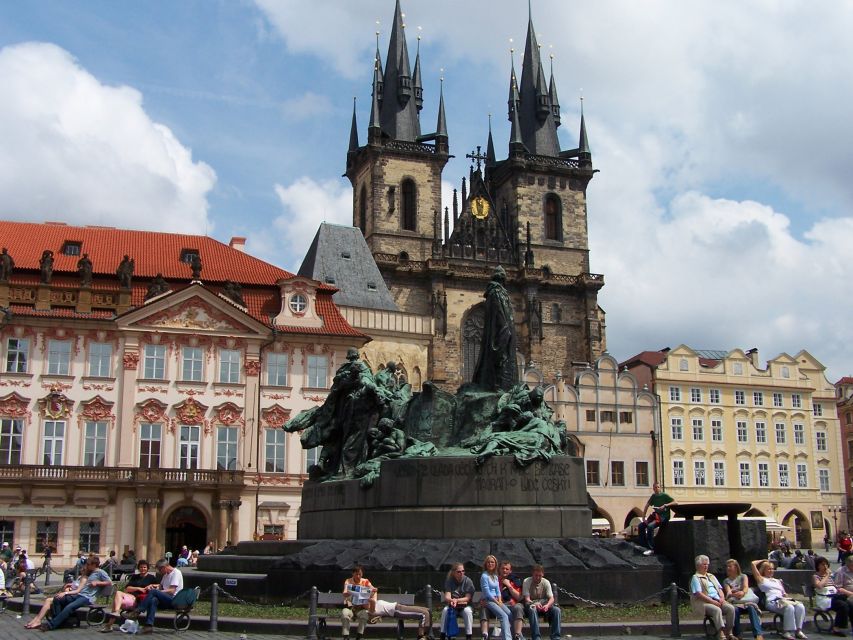Prague: 2-Hour Old Town and Jewish Ghetto Walking Tour - Key highlights worth showing up for