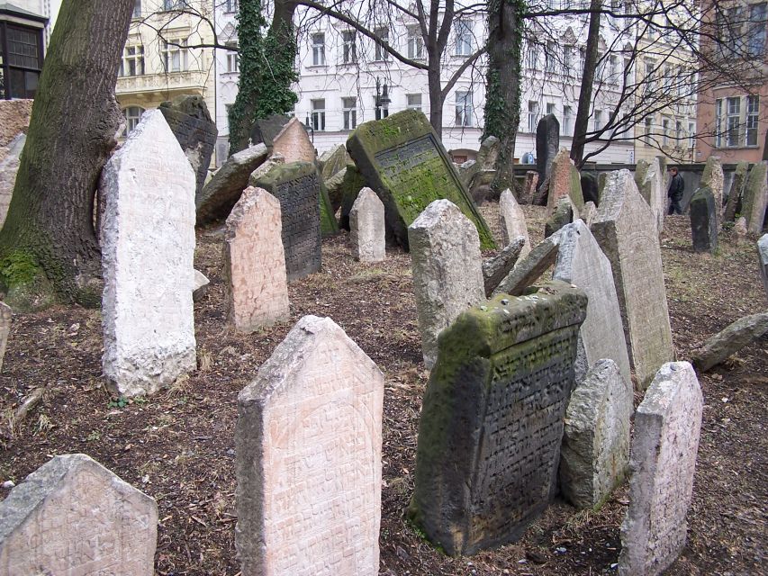 Prague: 2-Hour Old Town and Jewish Ghetto Walking Tour - The Estates Theatre and St. James: Prague’s cultural face