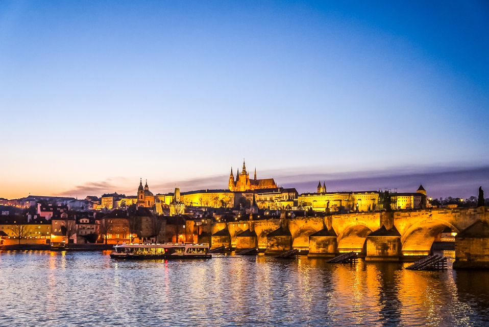Prague: 50-Minute Sightseeing Evening Cruise - Quick hits before you go
