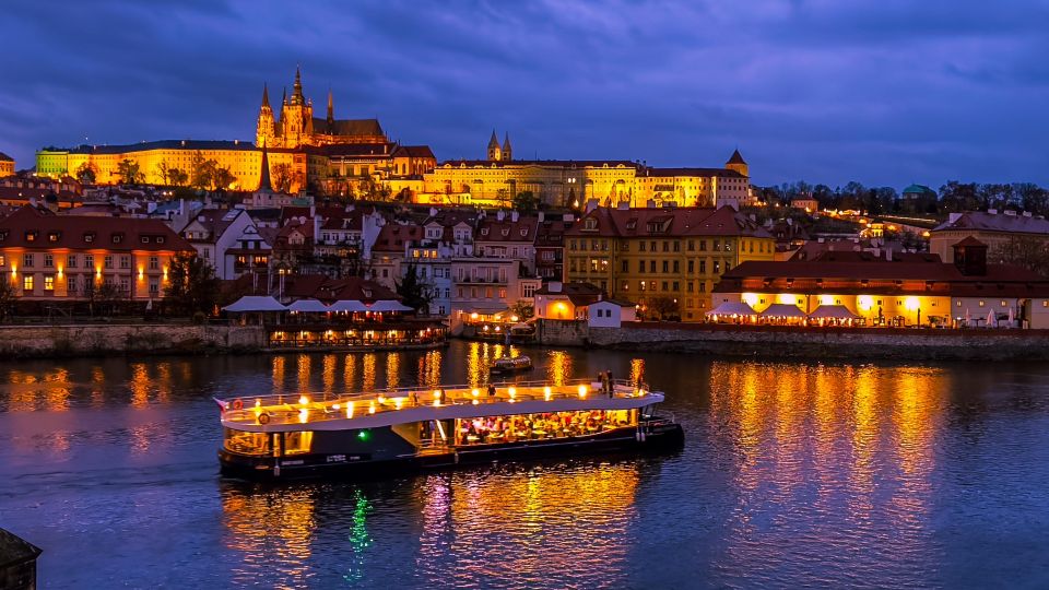 Prague: 50-Minute Sightseeing Evening Cruise - The audio guide setup: headphones, 3 languages, and more ways to follow along