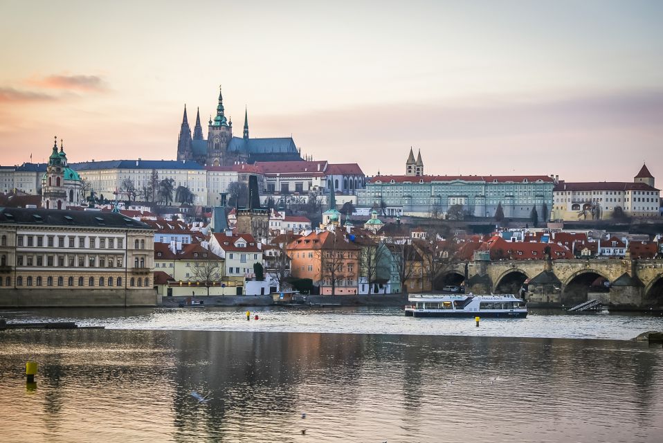 Prague: 50-Minute Sightseeing Evening Cruise - Prague Castle and the feeling of scale from the river