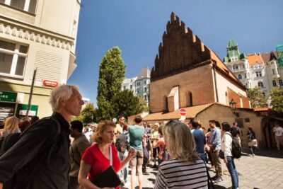 Prague: 6-Hour City Tour including Cruise and Lunch - Old Town and Charles University: get your bearings the practical way