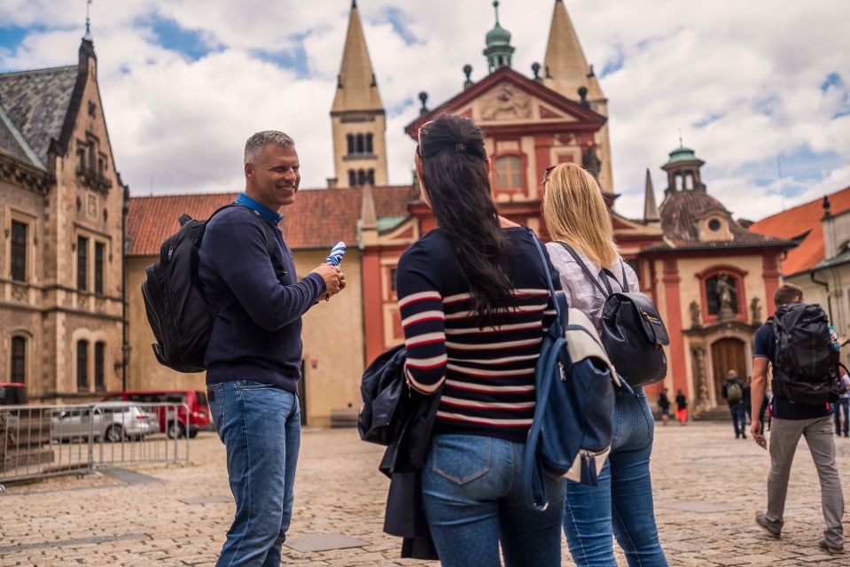 Prague: 6-Hour Tour with River Boat Cruise and Lunch - Lunch back in Old Town: a real break, not a snack stop
