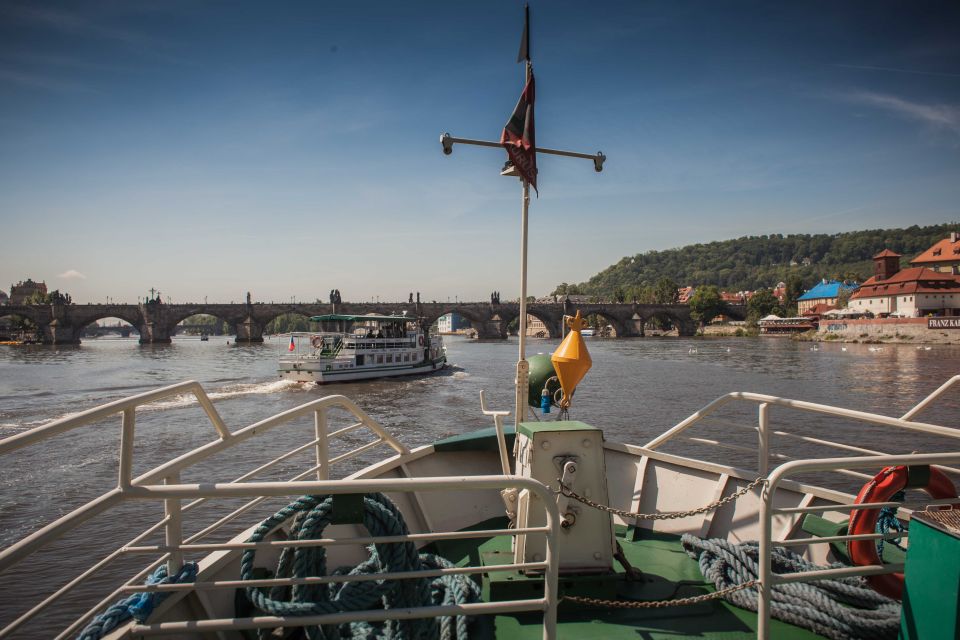 Prague: Afternoon Beer Cruise with Drinks Included - Onboard Comfort: Seats, Drinks, Wi‑Fi, and Lounge Music