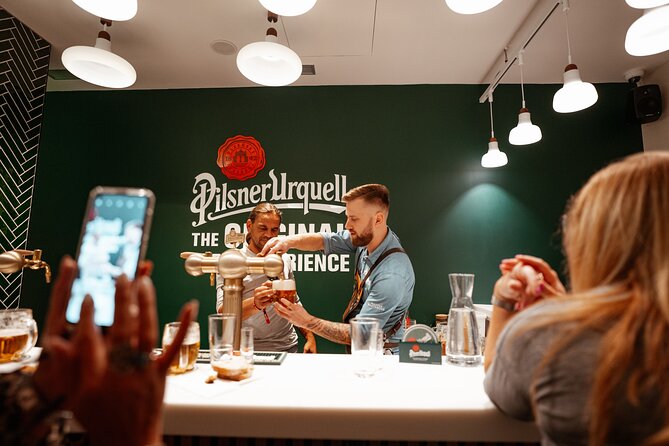 Prague Beer Pouring Class at Pilsner Urquell - Beer foam in Prague: why Hladinka, Šnyt, and Mlíko matter