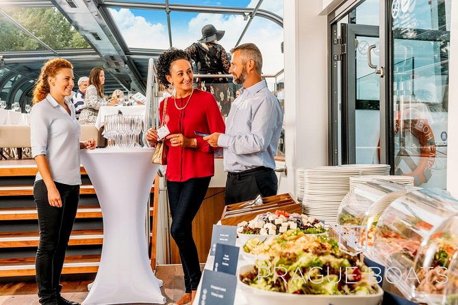 Prague Boats 2-hour Lunch Cruise - Maps, guidebooks, and how to spot the landmarks