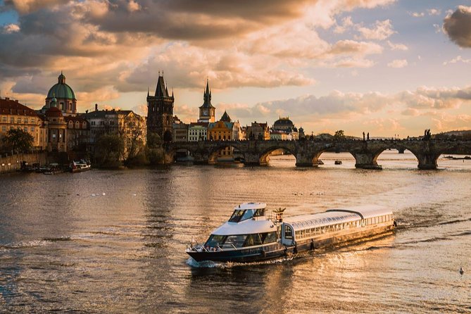 Prague Boats 3-hour Dinner Cruise - Where You Meet and What to Expect When Boarding Starts