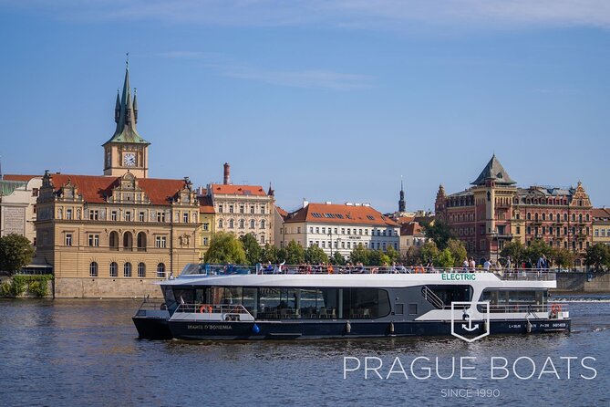 PRAGUE BOATS: 50-Minute Sightseeing Cruise - Daytime vs night cruise: when the lights help (and when they don’t)