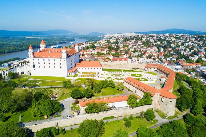 Prague-Budapest One-Way Sightseeing Day Tour - Guides, vehicles, and why comfort matters
