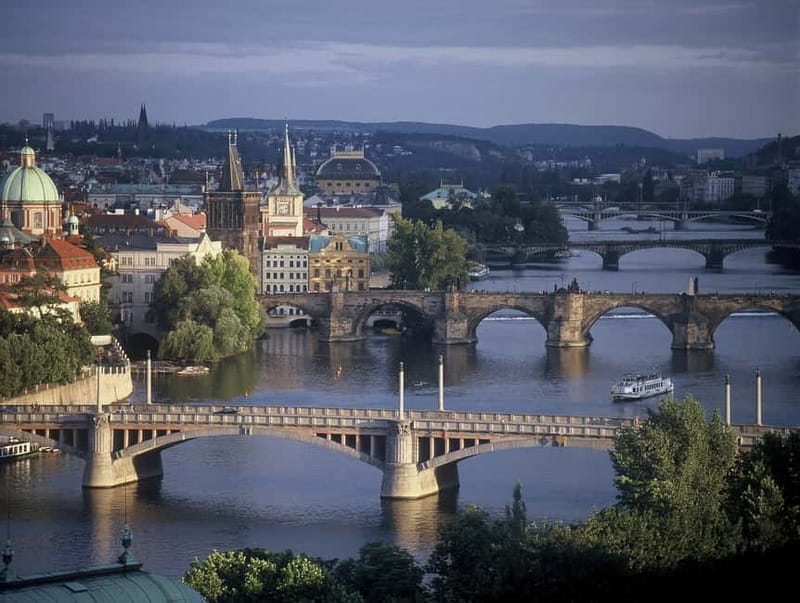 Prague: Bus and Boat Tour - Why this bus-and-boat Prague loop works in 2–3 hours