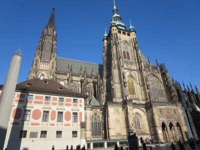 Prague: Bus and Boat Tour - Lesser Town and Prague Castle area walk: the option that changes the day