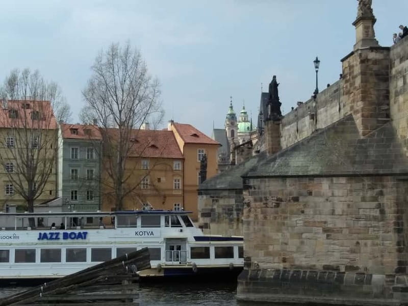 Prague: Bus and Boat Tour - Timing, meeting points, and how to avoid the Charles Bridge confusion