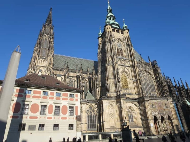 Prague: Bus and Boat Tour - Lesser Town and Prague Castle area walk: the option that changes the day