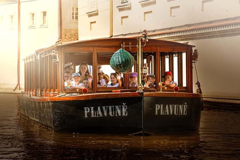 Prague: Canal Cruise Around Charles Bridge - The audio guide in 19 languages: why it actually helps