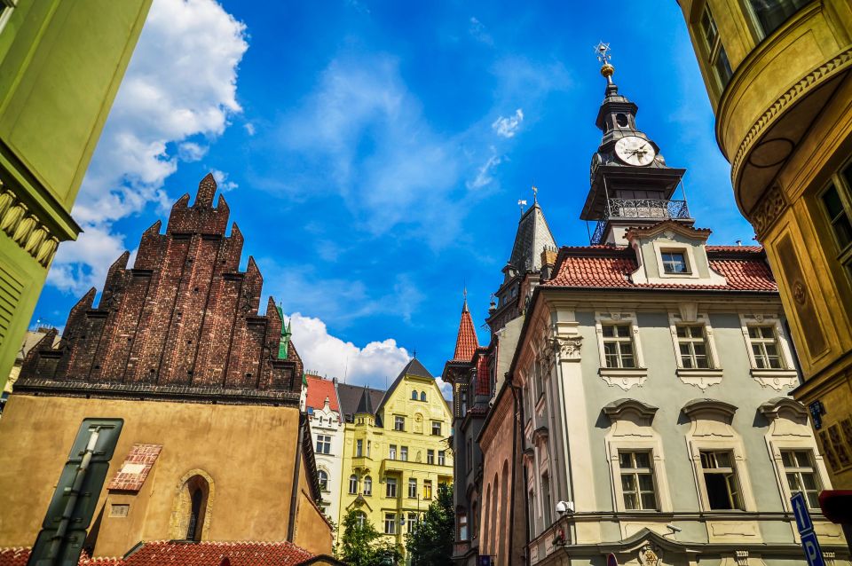 Prague: Castle and Jewish Quarter Tour with Cruise and Lunch - Lesser Town and Old Town streets: why walking is the real magic here