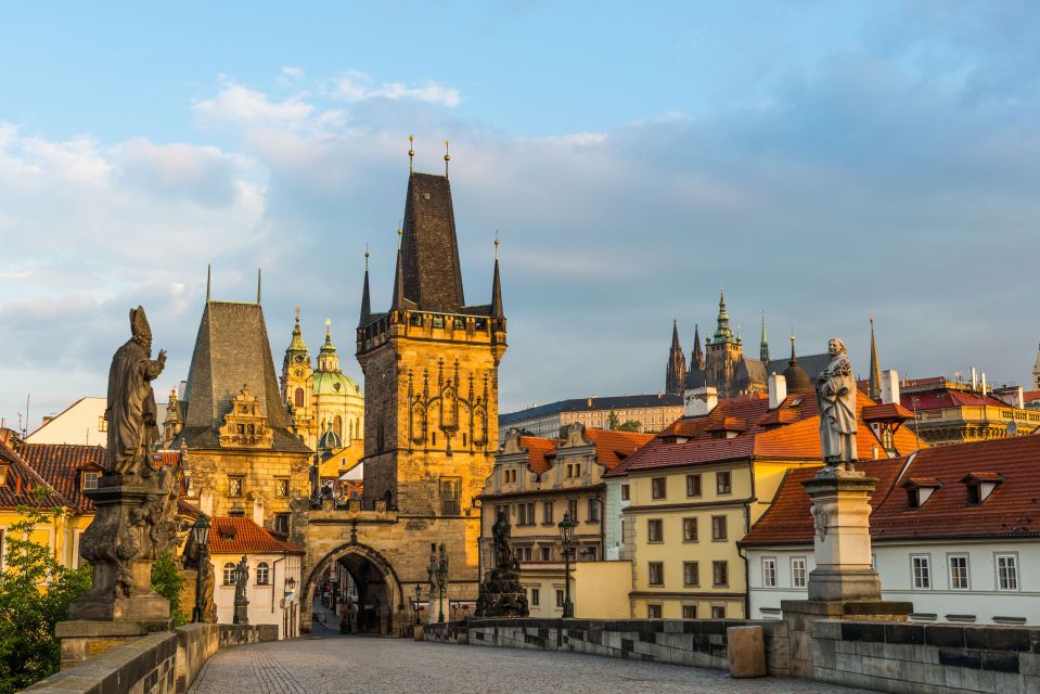 Prague: Castle and Jewish Quarter Tour with Cruise and Lunch - Jewish Quarter time: cobblestones, small alleys, and a different pace