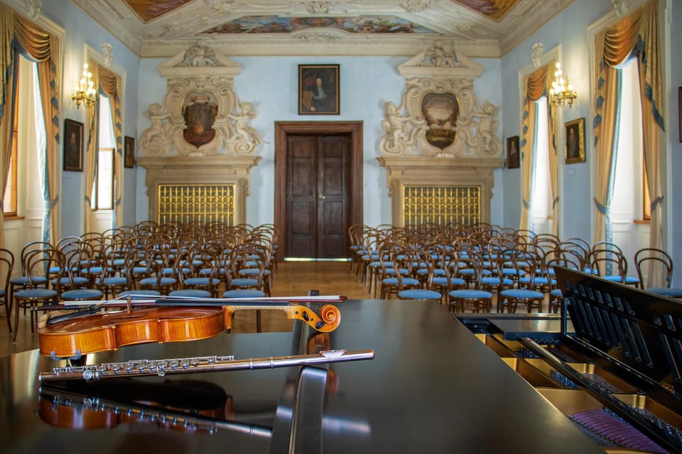Prague Castle: Midday Classical Concert at Lobkowicz Palace - The ensemble experience: intimate numbers and top-level performance