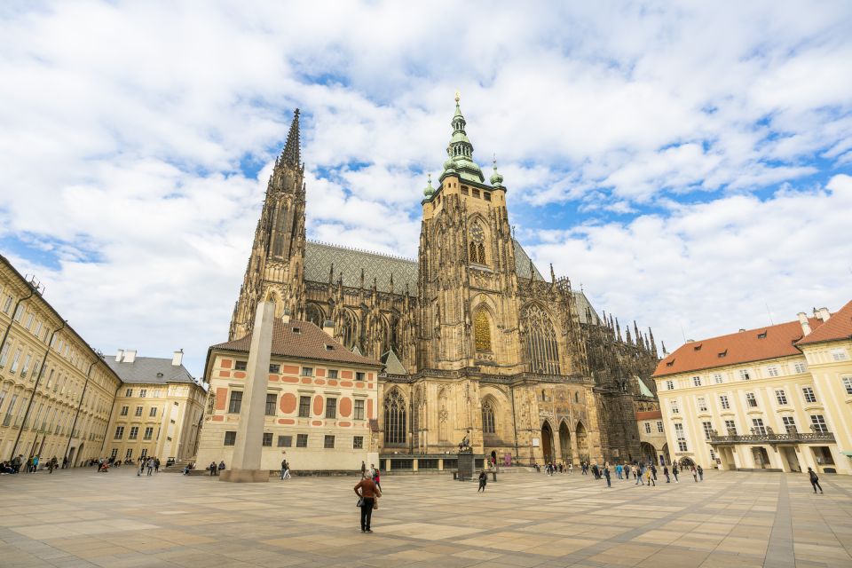 Prague: Castle Tour with Local Guide and Entry Ticket - The Defenestration of Prague: A Window, a Turning Point, and a War That Followed