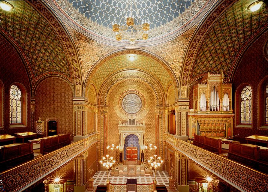 Prague: Classical Concert in the Spanish Synagogue - Prague FOK Symphony Orchestra musicians: the performance style