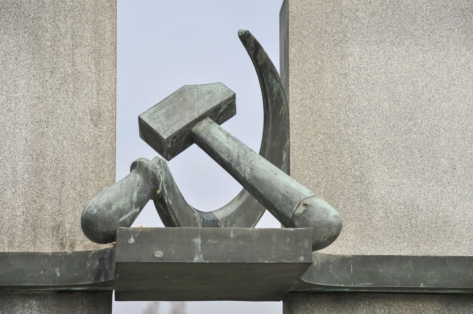 Prague: Communists and World War II Tour - Finding your guide at Charles Bridge: the orange umbrella trick