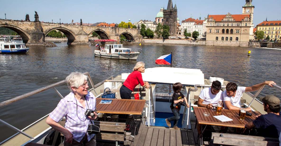 Prague Cruise: 1-Hour on the River Vltava - What you actually see: from Charles Bridge to Prague Castle
