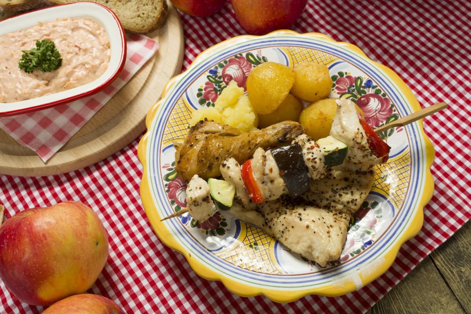 Prague: Folkloric Dinner Show with Unlimited Drinks - Menu Choices: Picking the Right Main Dish for Your Taste