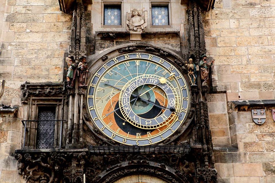 Prague: Full-Day Sightseeing Tour with Cruise and Lunch - The One-Hour Vltava Cruise: Why the City Hits Different From the Water