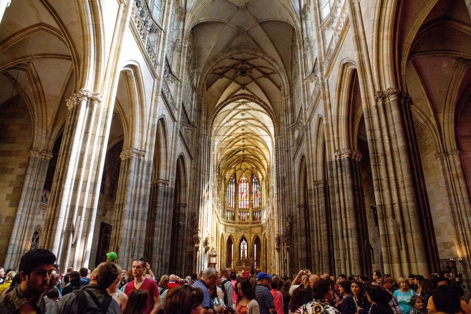 Prague: Full-Day Sightseeing Tour with Cruise and Lunch - Lesser Town, Valdštejn Garden, and Charles Bridge Photo Stops