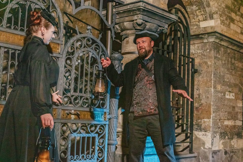 Prague: Ghosts and Legends Nighttime Guided Walking Tour - Key things that make this ghost walk work